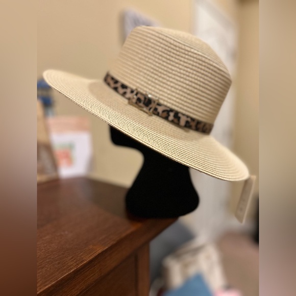 Boater style Beige Wide Brim Hat with Leopard Band - Picture 1 of 3